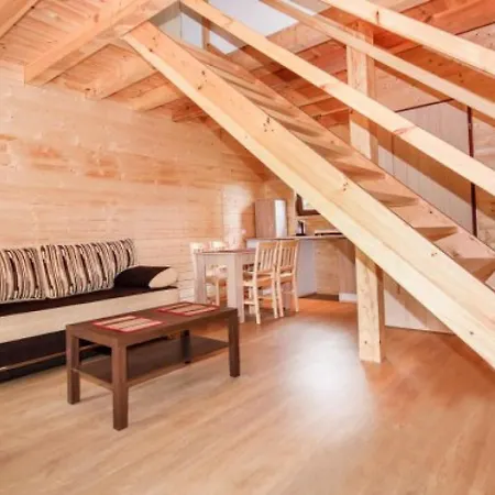 ロッジ Bursztynowy Zakatek ヤンタル