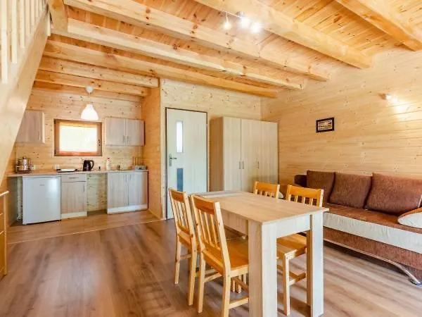 Bursztynowy Zakatek Деревянный коттедж *