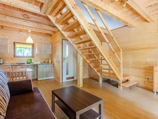 Деревянный коттедж Bursztynowy Zakatek *