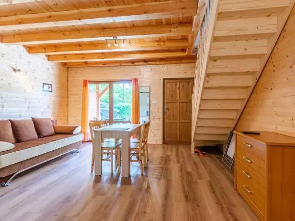 Bursztynowy Zakatek Деревянный коттедж